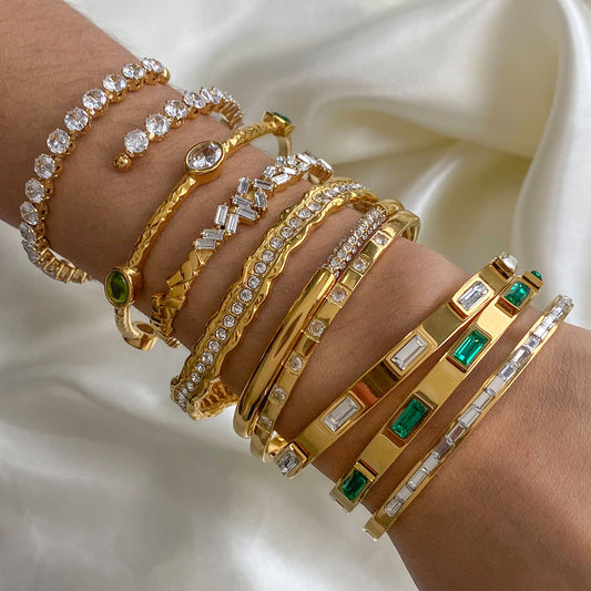 Luxurious 18K Gold Irregular Diamonds Bracelet