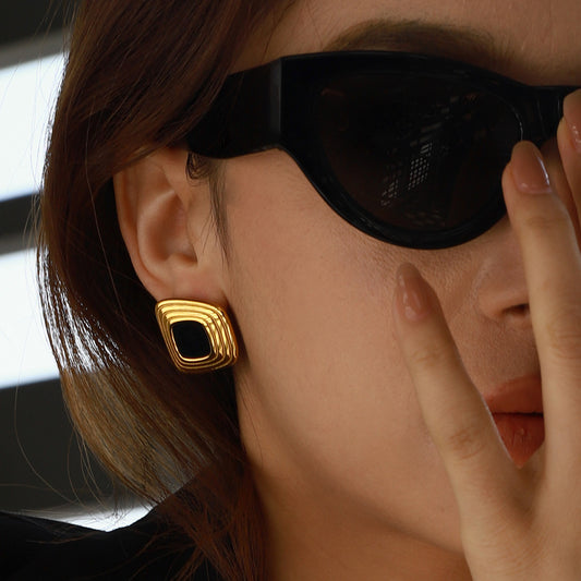 Minimalist geometric design pendant earrings 18K gold