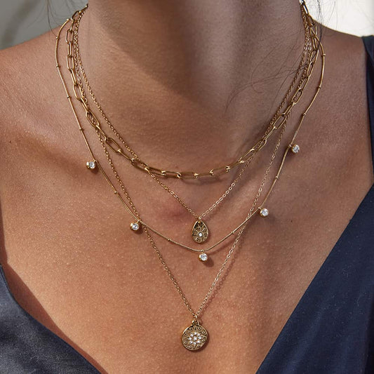 Minimalist diamond pendant clavicle chain necklace in 18k gold