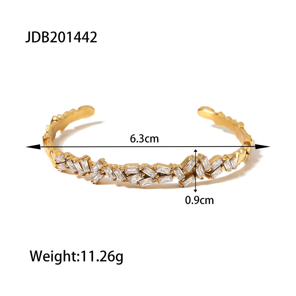 Luxurious 18K Gold Irregular Diamonds Bracelet