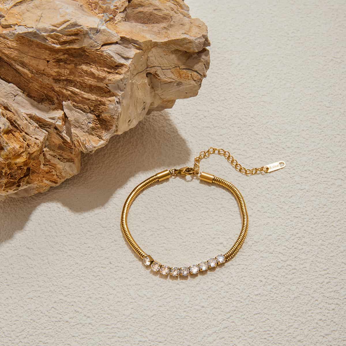 Minimalist Luxury 18K Gold Diamond Tennis Bracelet