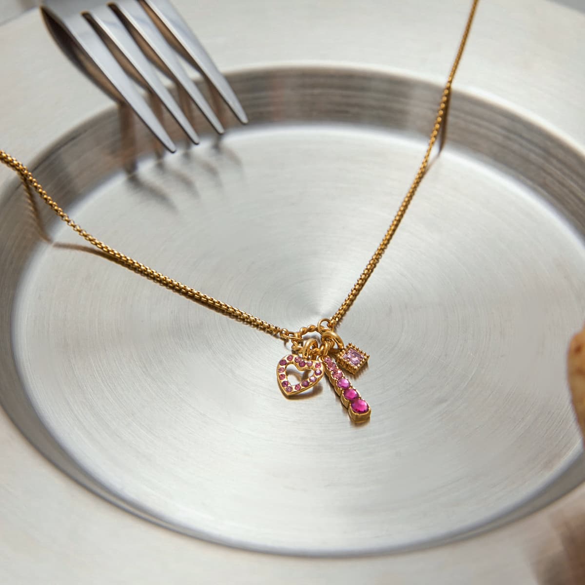 Sweet Diamond Heart Pendant Necklace in 18k Gold