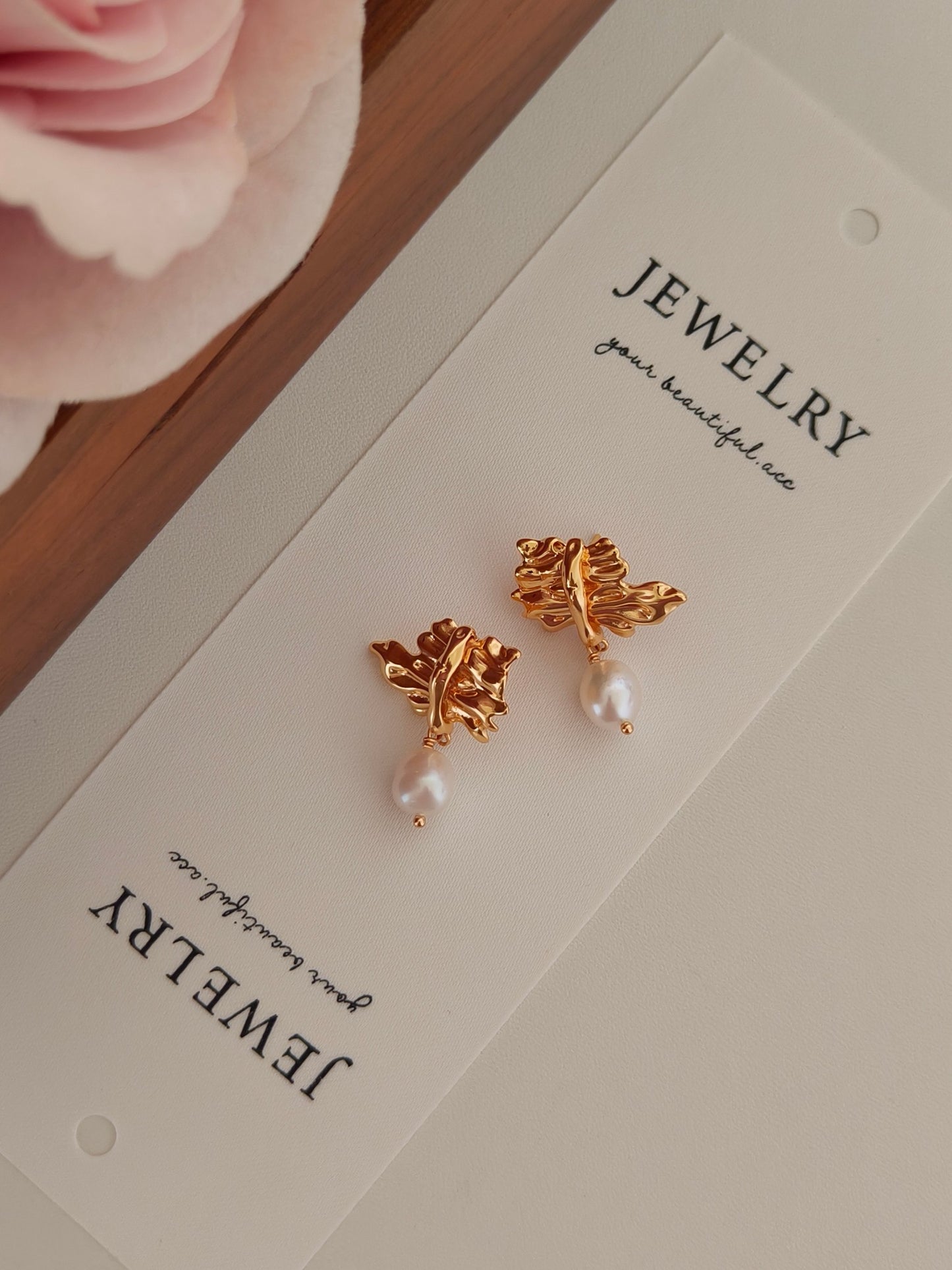 Elegant 18K Gold Natural Pearl Earrings