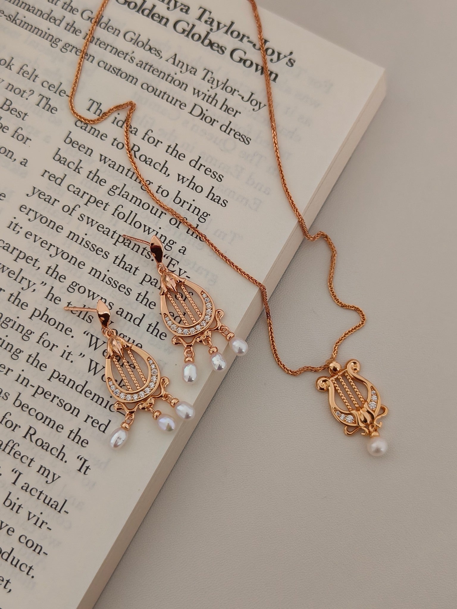 Harp-Shaped Diamond Pearl Pendant Necklace - 18K Gold Plated | Vinajewelry