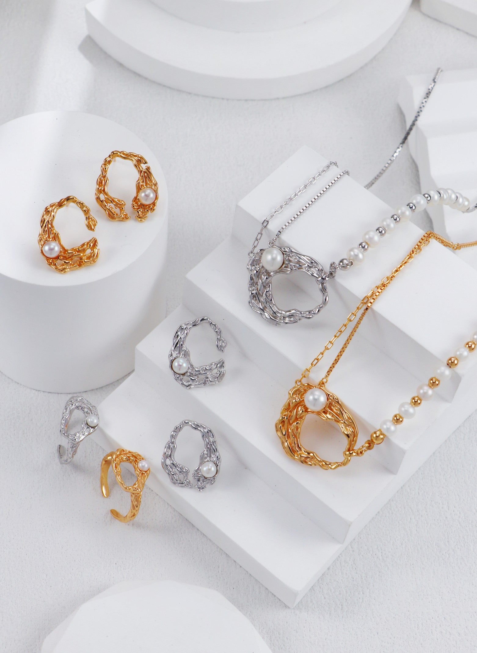 Natural Pearl Liquid-Shape Necklace - 18K Gold Plated Sterling Silver | Vinajewelry