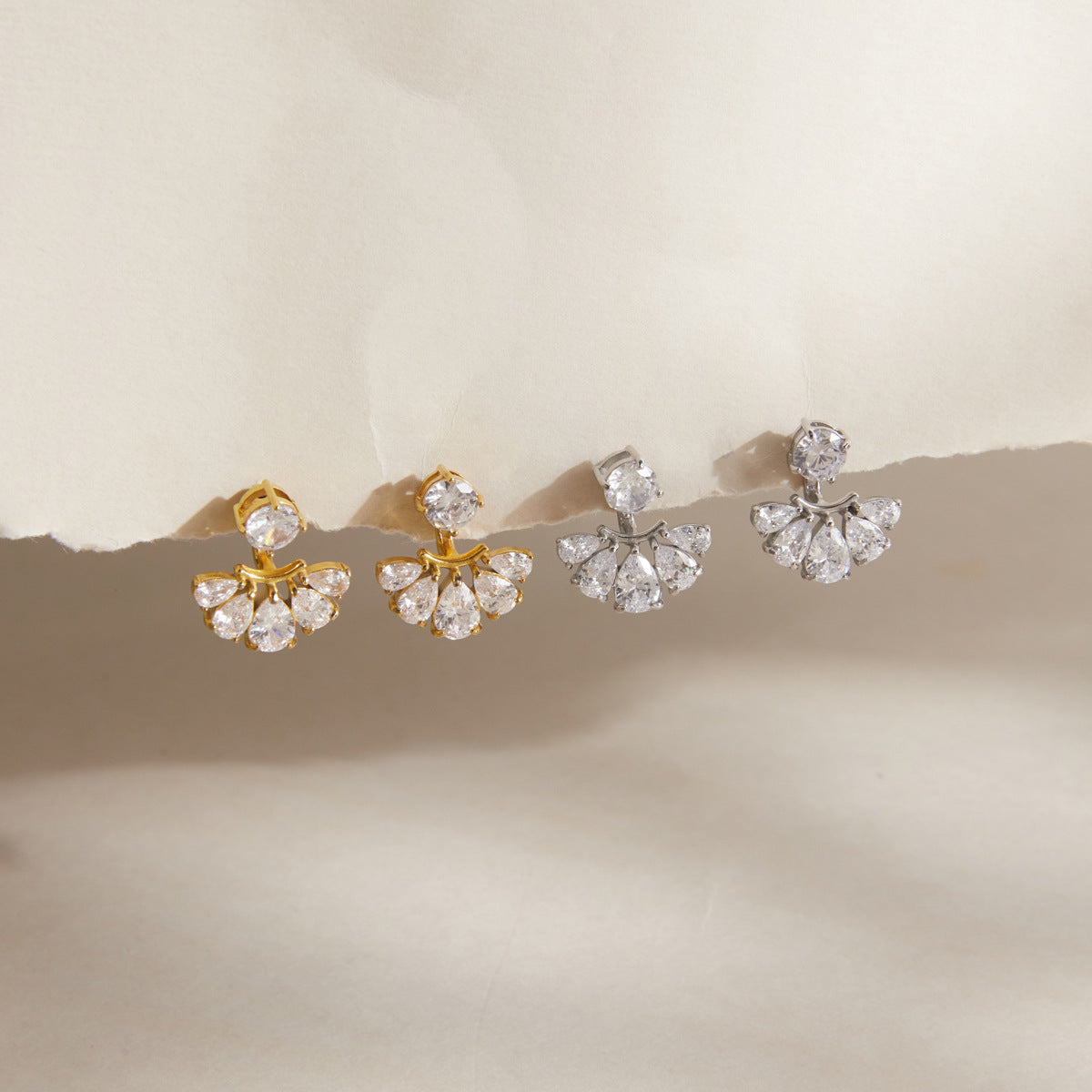 Glória Luxurious Diamond Stud Earrings