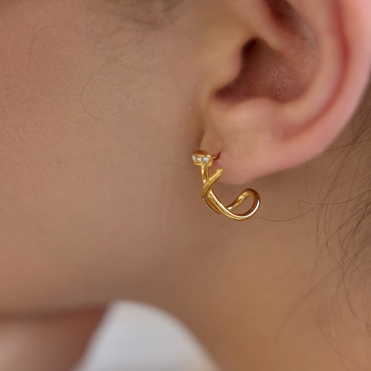 Riley Minimalist Diamond Stud Earrings