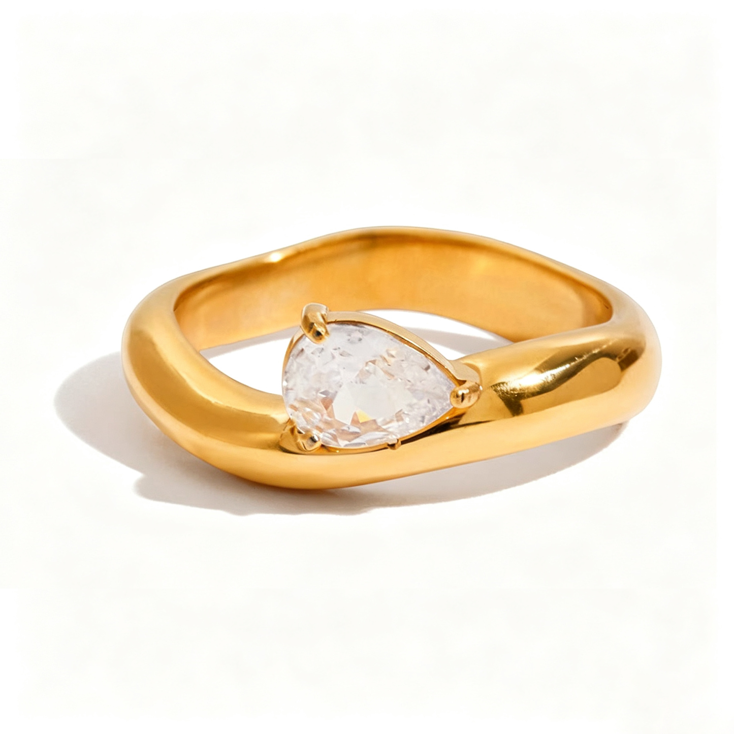 Amara Teardrop Diamond Ring | 18K Gold | Vinajewelry