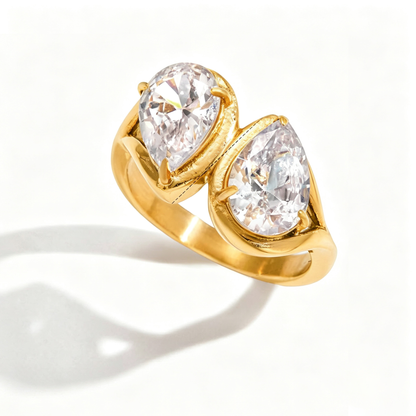Lola Luxurious Teardrop Diamond Ring | 18K Gold | Vinajewelry
