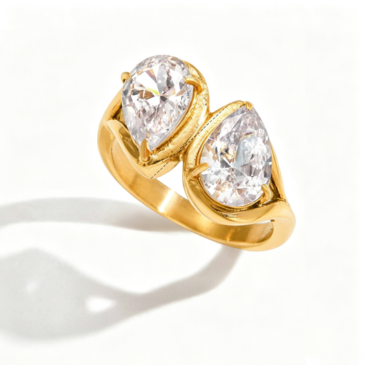 Lola Luxurious Teardrop Diamond Ring | 18K Gold | Vinajewelry
