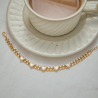 Luxurious 18K Gold Diamond Bracelet