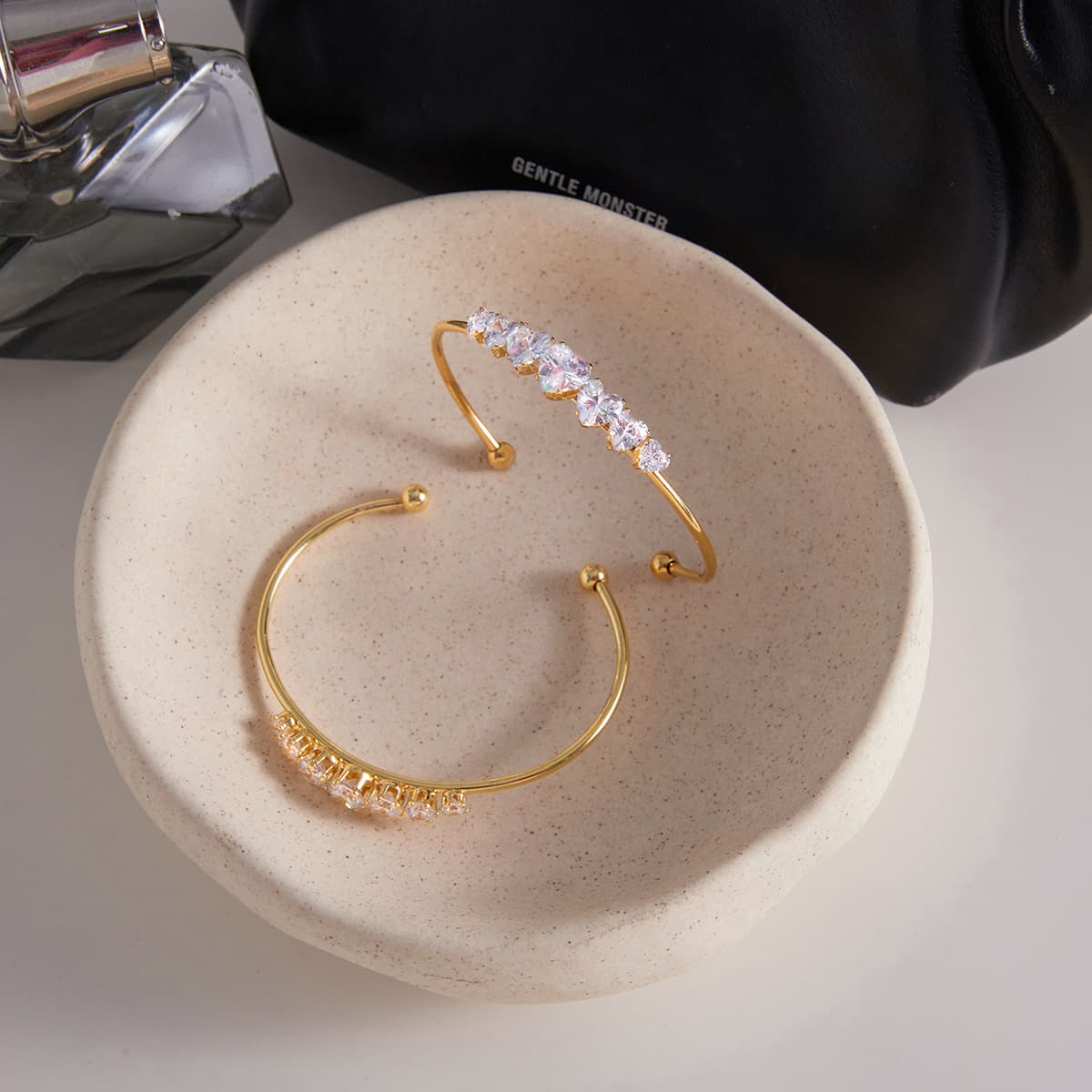 Minimalist Luxury 18K Gold Heart-Shaped Diamond Bracelet With Open Adjustable