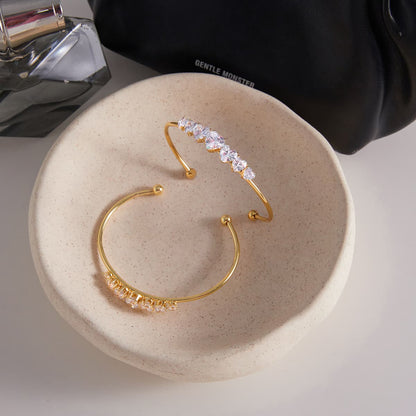 Minimalist Luxury 18K Gold Heart-Shaped Diamond Bracelet With Open Adjustable