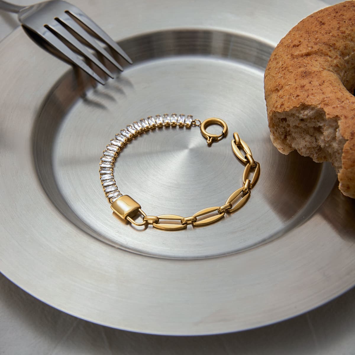 Luxurious 18K Gold Diamond Chain Bracelet
