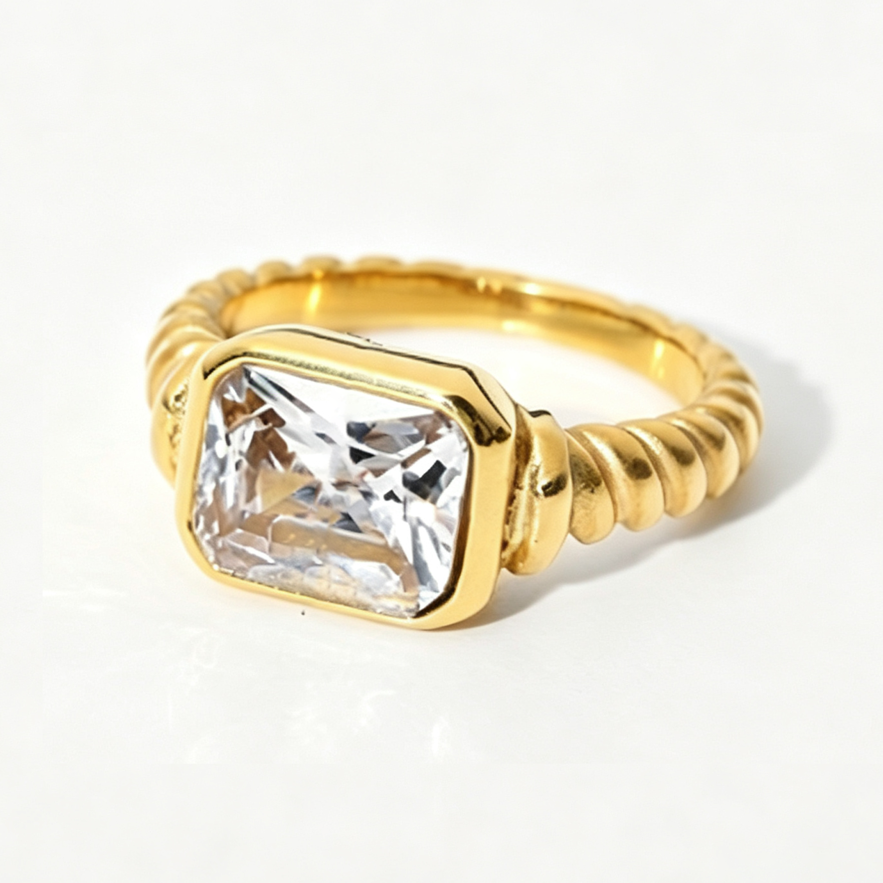 Romina Diamond Ring | 18K Gold Stainless Steel | Vinajewelry