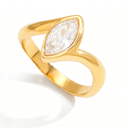 Glint Teardrop Diamond Ring | 18K Gold | Vinajewelry