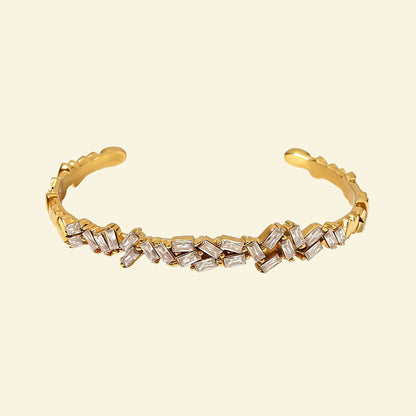 Luxurious 18K Gold Irregular Diamonds Bracelet