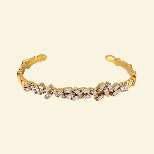 Luxurious 18K Gold Irregular Diamonds Bracelet