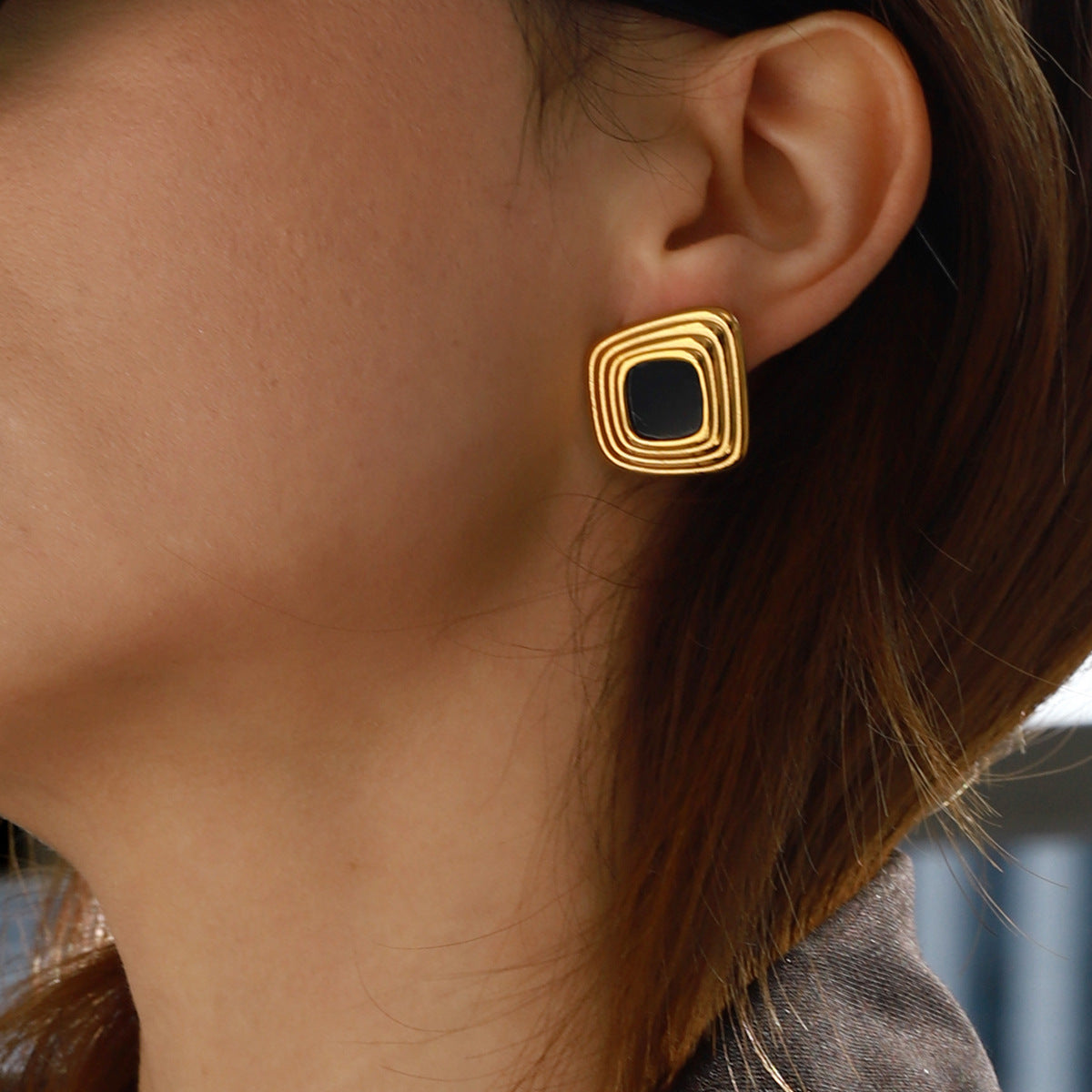 Minimalist geometric design pendant earrings 18K gold