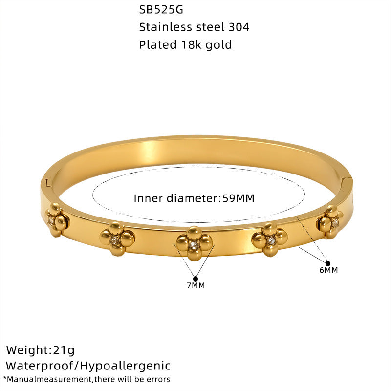 Luxurious four-leaf clover diamond bracelet 18k gold