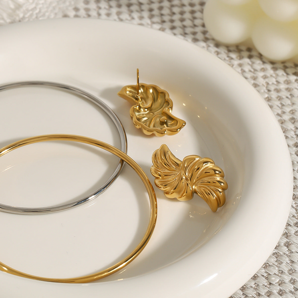 Minimalist geometric earrings 18K gold