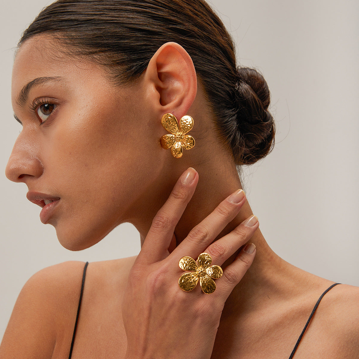 Elegant Flower Stud Earrings 18K Gold - Waterproof | Vinajewelry