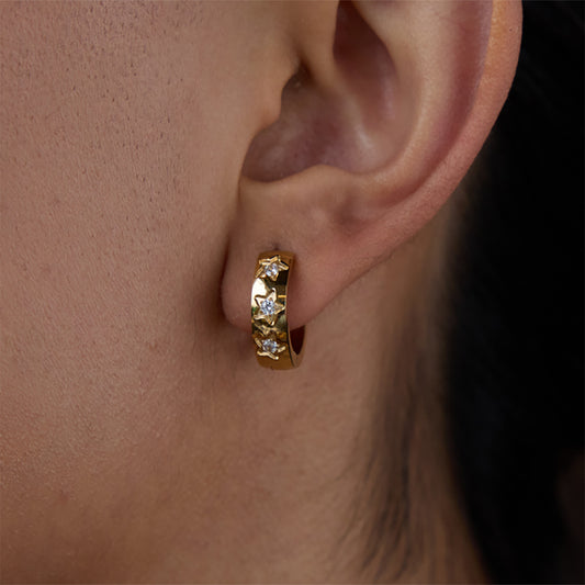 Simple diamond hoop earrings in 18k gold