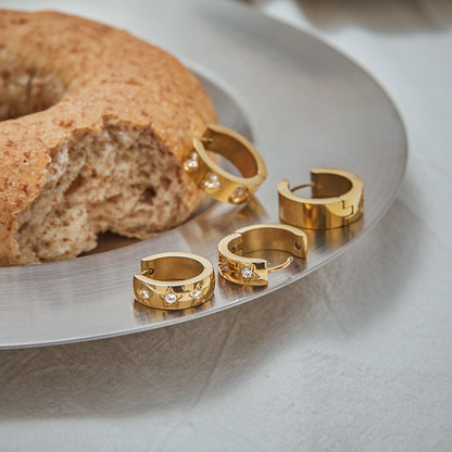 Simple diamond hoop earrings in 18k gold