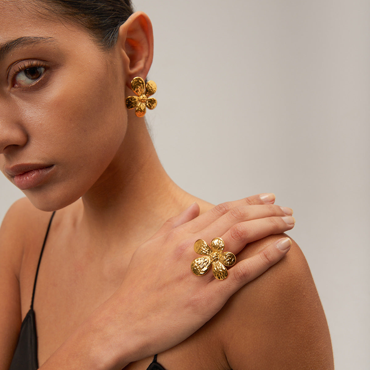 Elegant Flower Stud Earrings 18K Gold - Waterproof | Vinajewelry