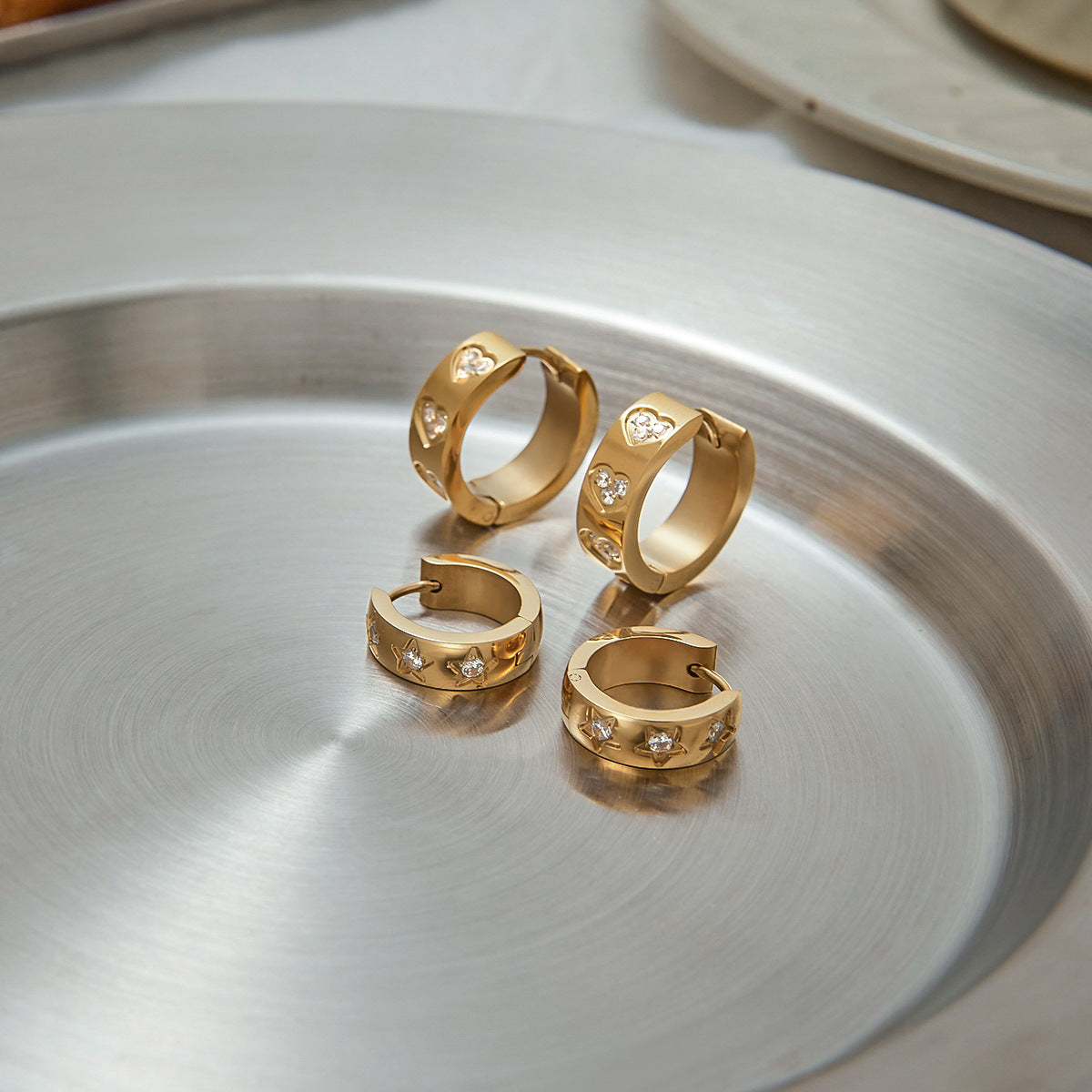 Simple diamond hoop earrings in 18k gold