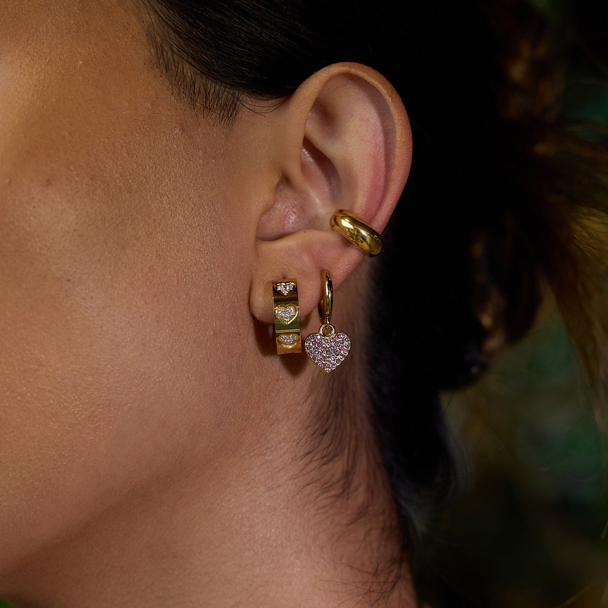 Sweet heart-shaped diamond pendant hoop earrings 18k gold