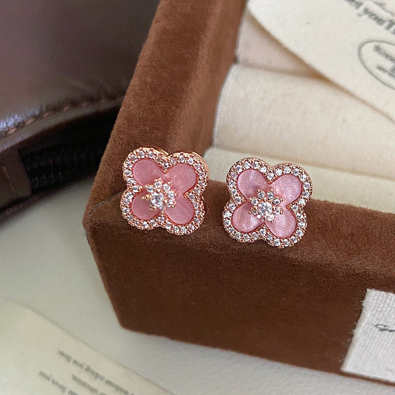 Luxury Four-Leaf Clover Diamond Stud Earrings - 18K Gold Plated | Vinajewelry