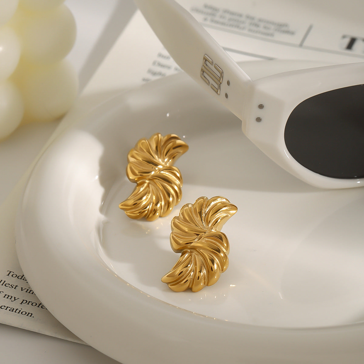 Minimalist geometric earrings 18K gold