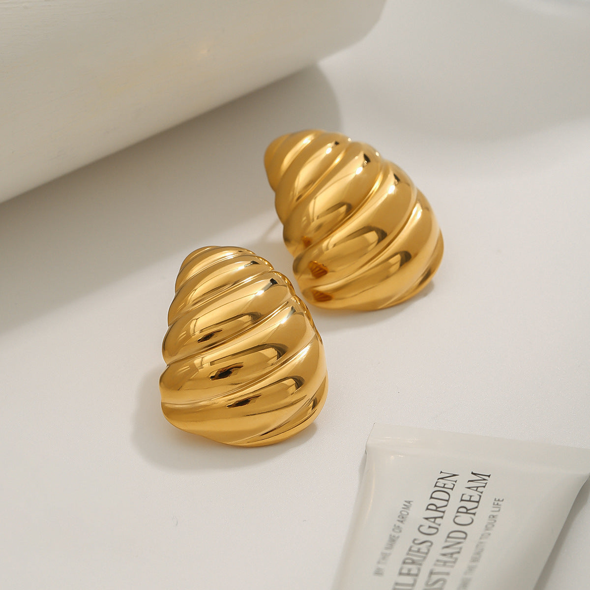 Daily Geometric Teardrop Design Earrings 18k Gold