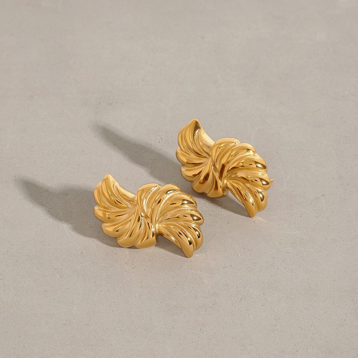 Minimalist geometric earrings 18K gold