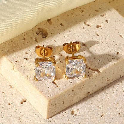 Simple diamond stud earrings 18k gold