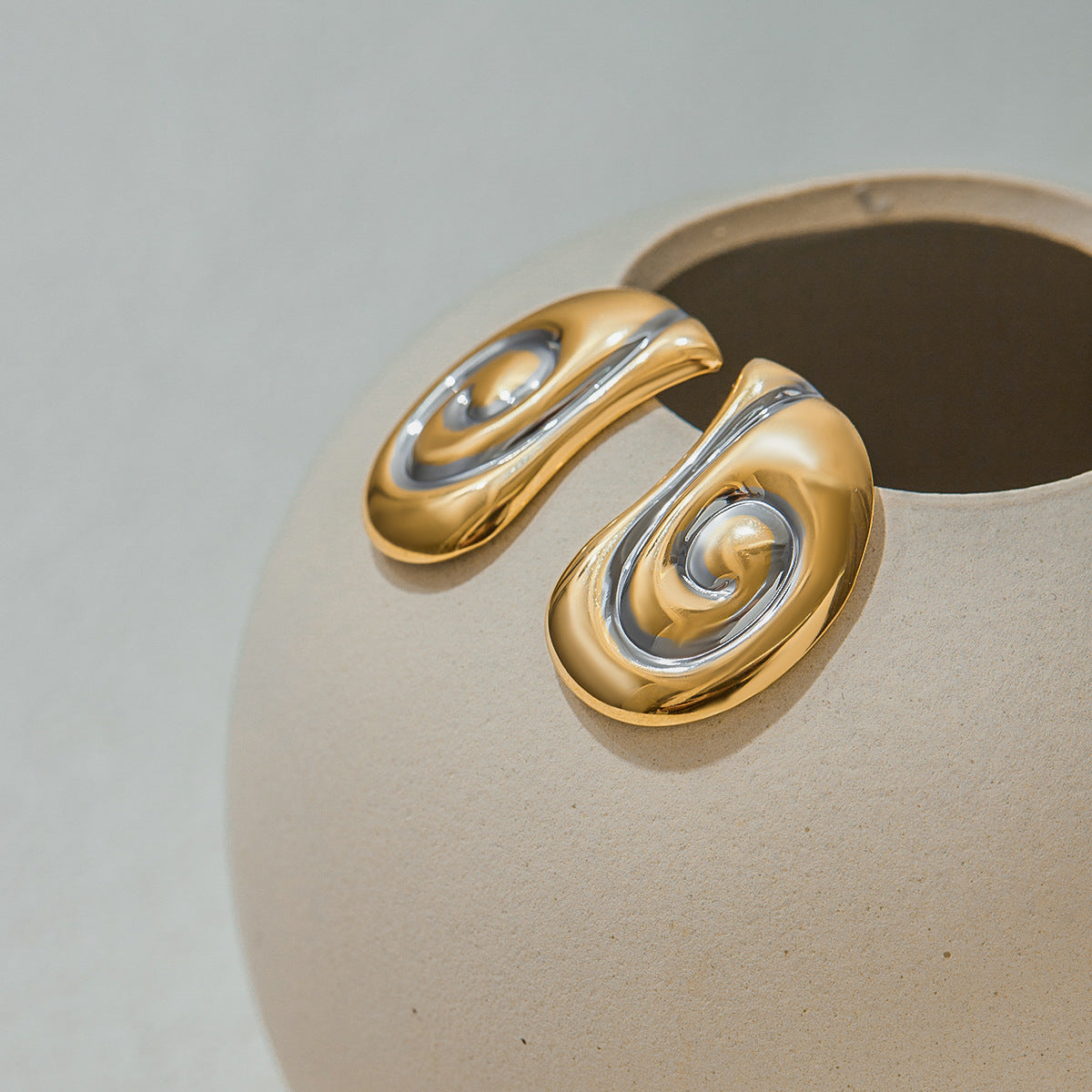 Shell-Shaped Earrings - 18K Gold Plated Stainless Steel