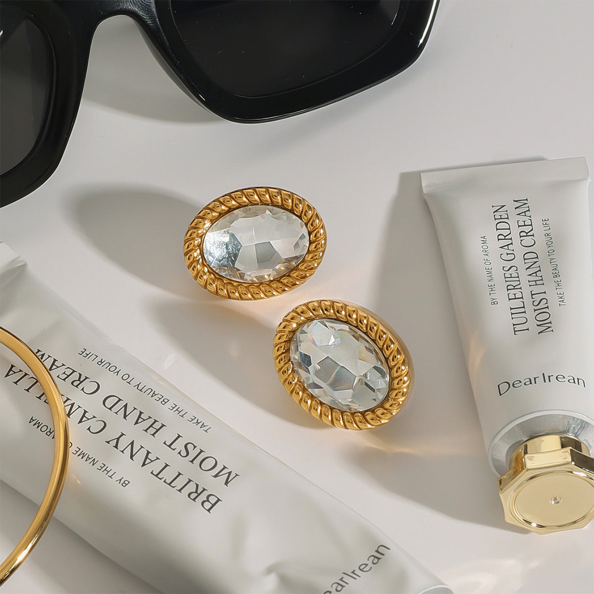 Minimalist luxurious diamond earrings 18K gold