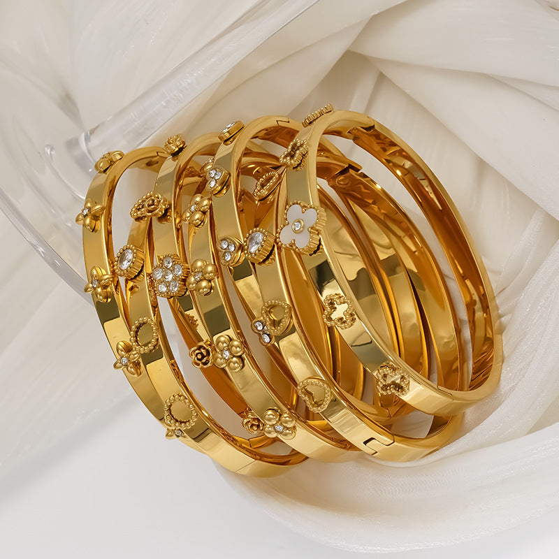 Luxurious heart-shaped diamond bracelet 18k gold