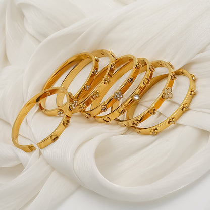 Luxurious heart-shaped diamond bracelet 18k gold