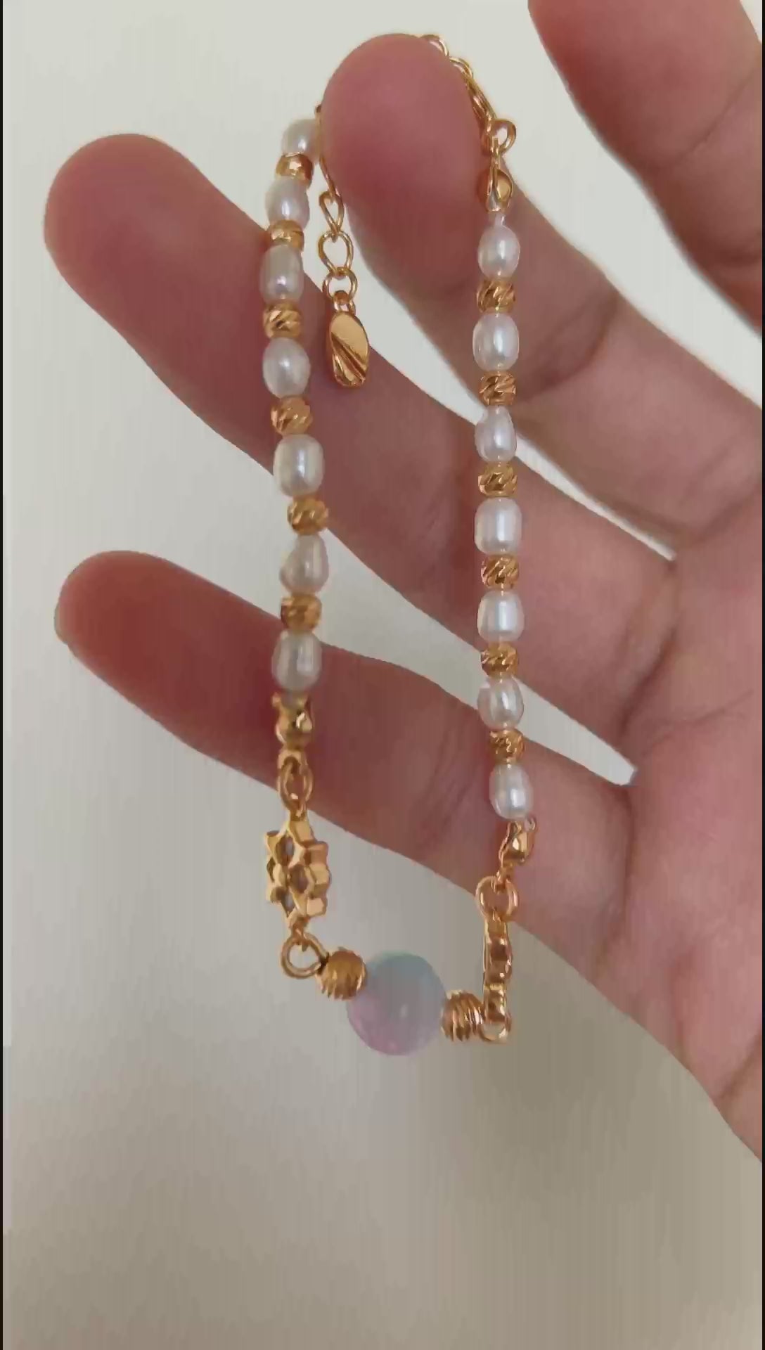 Gradient Cat's Eye Pearl Bracelet - 18K Gold Plated Sterling Silver | Vinajewelry